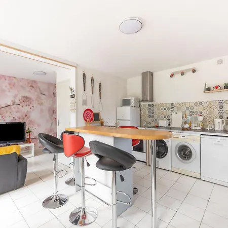 Near Grandcamp-maisy Beach, Cleaning Included Holiday home *