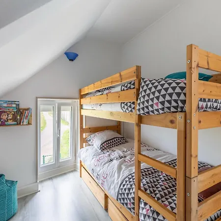 Near Grandcamp-maisy Beach, Cleaning Included Holiday home