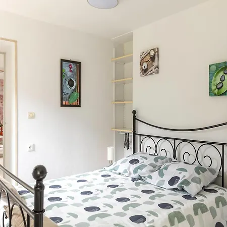 Near Grandcamp-maisy Beach, Cleaning Included Holiday home