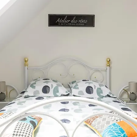 Near Grandcamp-maisy Beach, Cleaning Included Holiday home