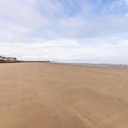 Near Grandcamp-maisy Beach, Cleaning Included Isigny-sur-Mer