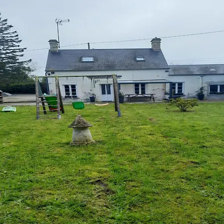 Near Grandcamp-maisy Beach, Cleaning Included Holiday home